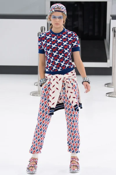 Look 28